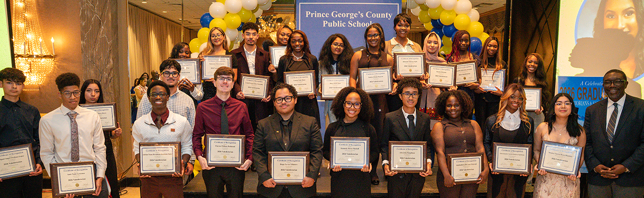 valedictorian-salutatorian-ceremony-group