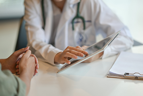 M-health-worker-with-tablet.jpg
