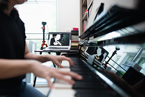 M-piano-laptop.jpg